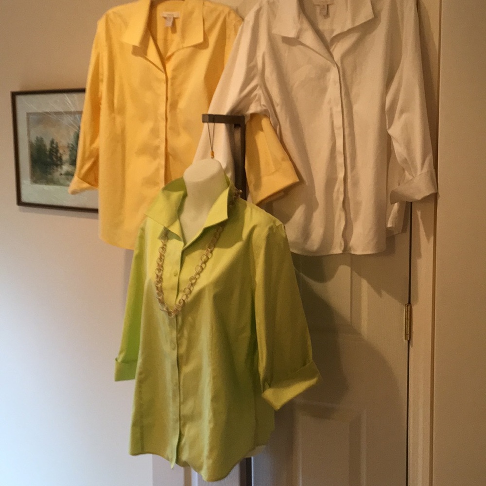 Chico’s! Lot of three no-iron classic blouses.sz.3